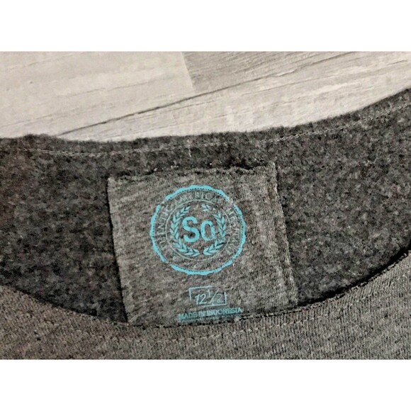 SO Girl's Ladies Gray Long Sleeve Crop Sweater Cheer Top Size 12 1/2 - Picture 3 of 8